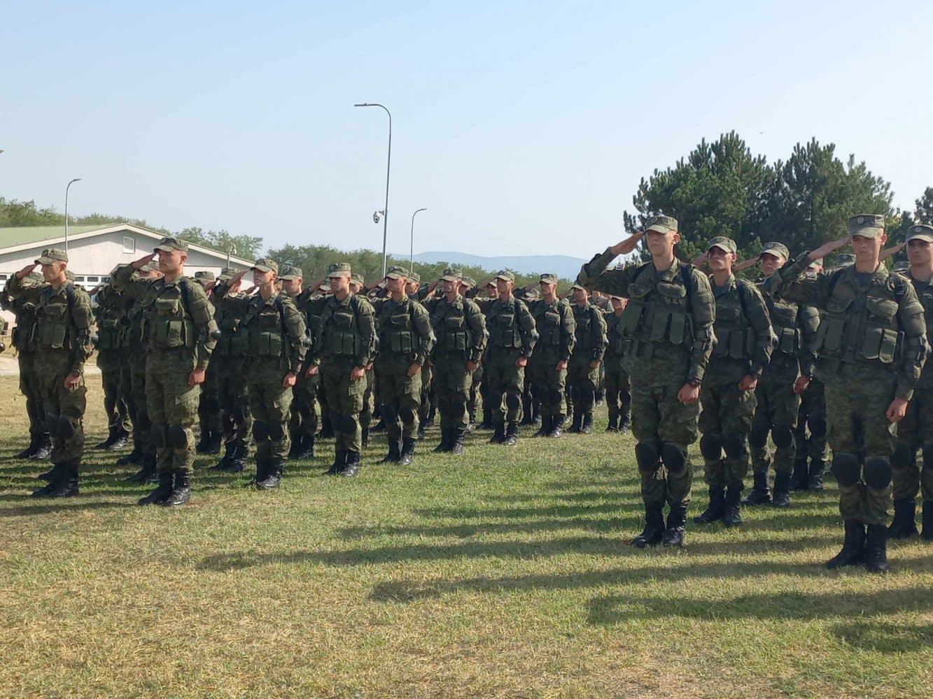 Diplomojnë 302 rekrutë të rinj të FSK-së, Maqedonci: Shërbeni atdheut dhe qytetarëve të Kosovës