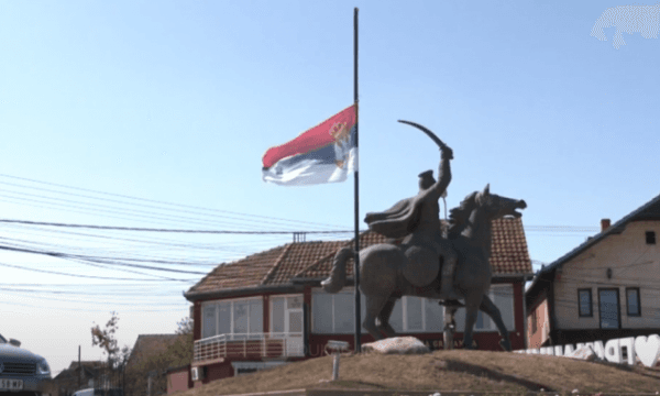 Graçanica i bindet Listës Serbe, ulë flamurin në gjysmë shtizë