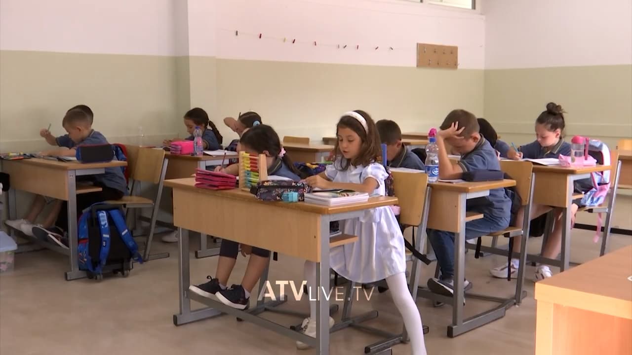 Edhe pas një jave, nxënësit pa disa libra