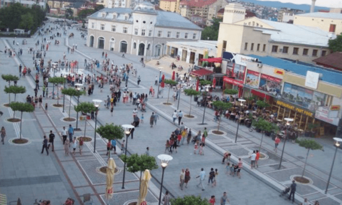 Rreth 100 mijë të rinj në Kosovë nuk janë as në shkollë, as në trajnime e as në punë