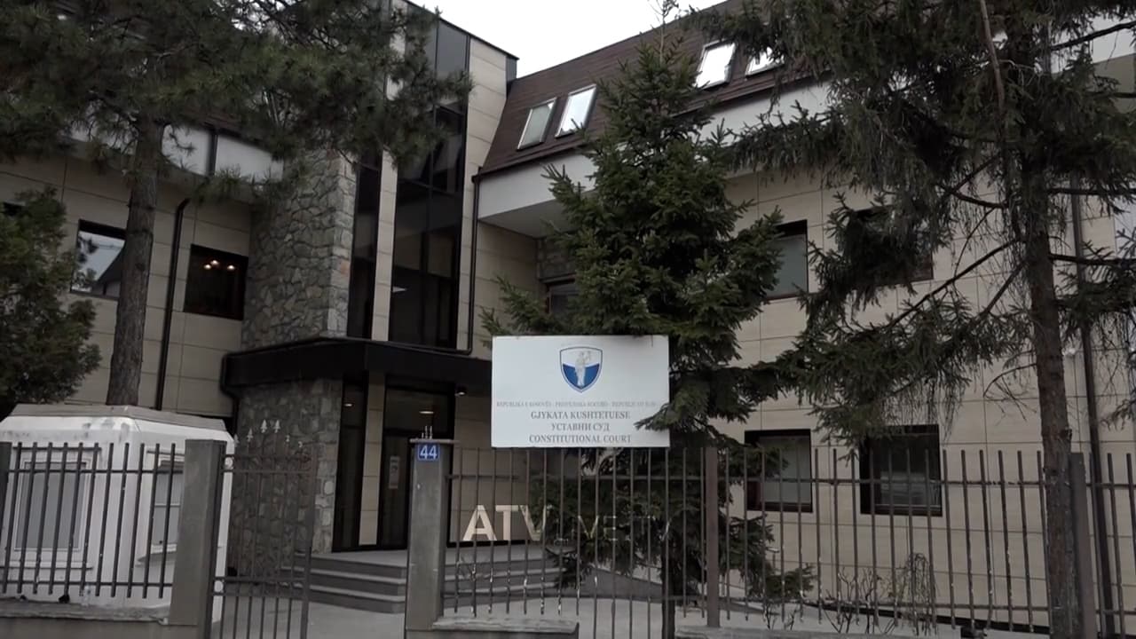 Presidentja dekreton Ligjin për Zyrtarët Publikë pa u përmirësuar nenet