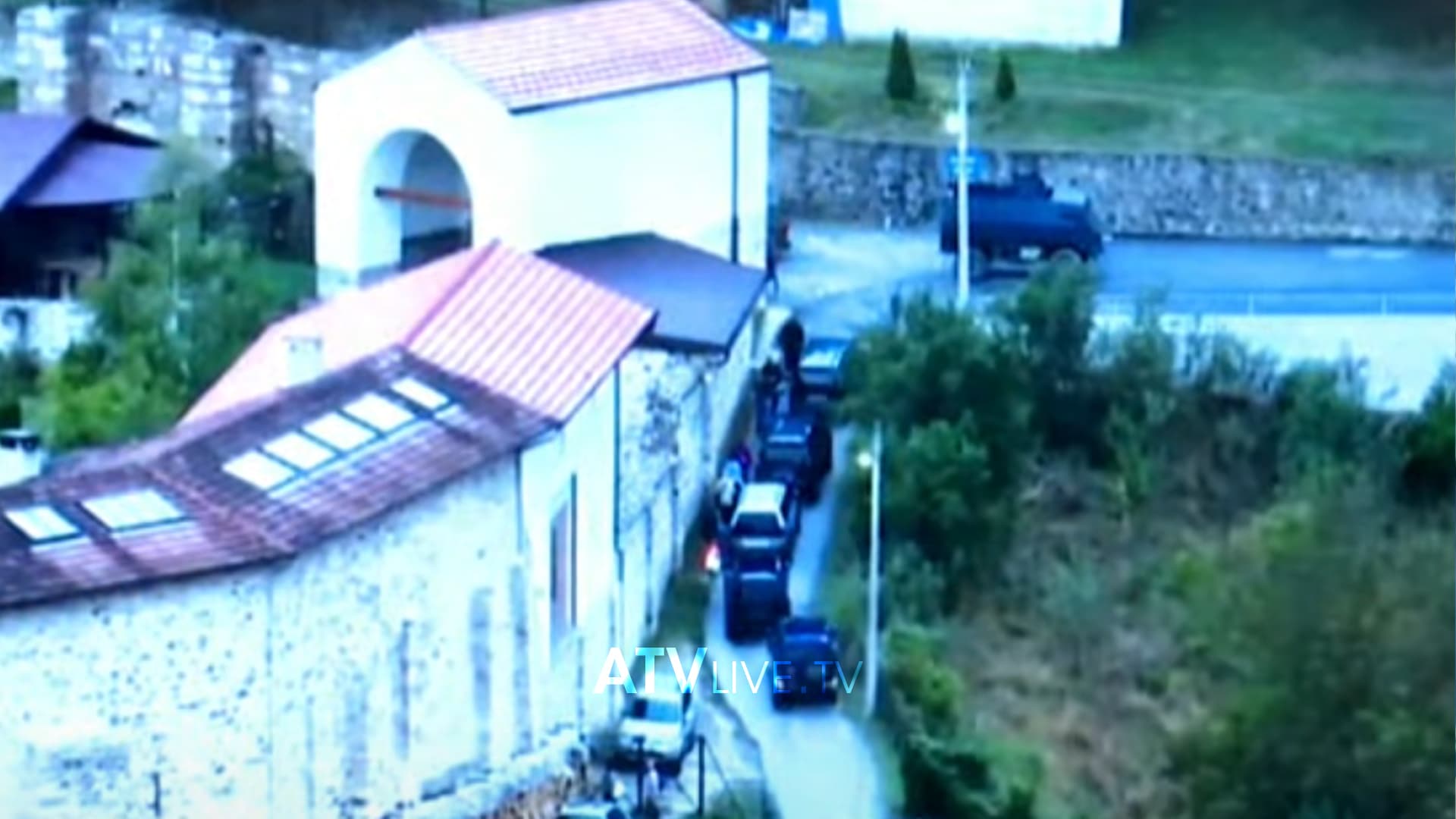 Dioqeza Rashkë-Prizren: Një grup personash të armatosur, kanë sulmuar Manastirin e Banjskës me një automjet të blinduar