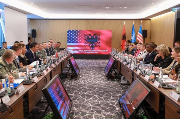 ​SHBA dhe Shqipëria me konsultime për mbrojtjen në Tiranë