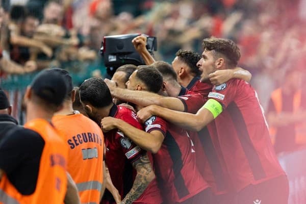 ​Shqipëria lidere e grupit, pasi mposhti Poloninë