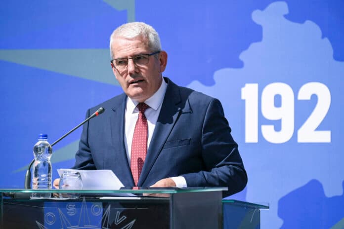 Sveçla: Arsenali i armëve u gjet pranë varrezave masive në Zubin-Potok