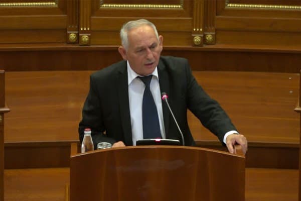 Debati për librat, Dreshaj: Përgjegjësit duhet të identifikohet dhe të sillen para drejtësisë