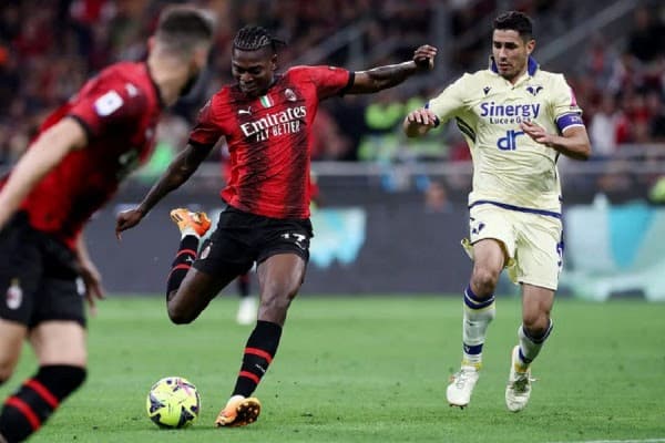 Formacionet zyrtare të Milanit dhe Veronas