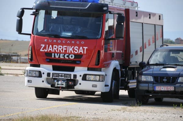 ​Fushë-Kosovë, 16 persona kërkojnë ndihmë mjekësore pas zjarrit në një banesë