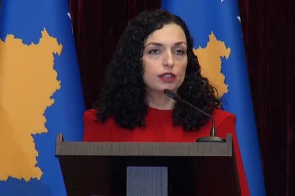 Presidentja Osmani nga Granada: S’ka takim me Vuçiqin pa sanksione ndaj Serbisë
