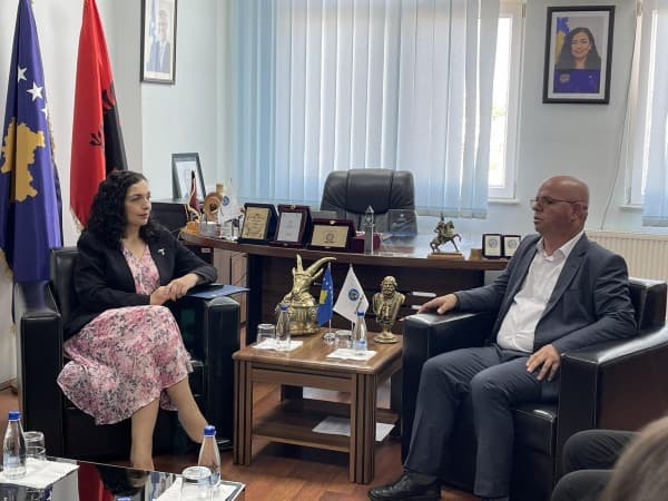Presidentja Osmani takohet me kryetarin e Rahovecit