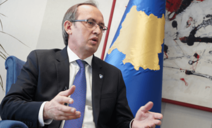 Hoti: Miliona euro më shumë për librat