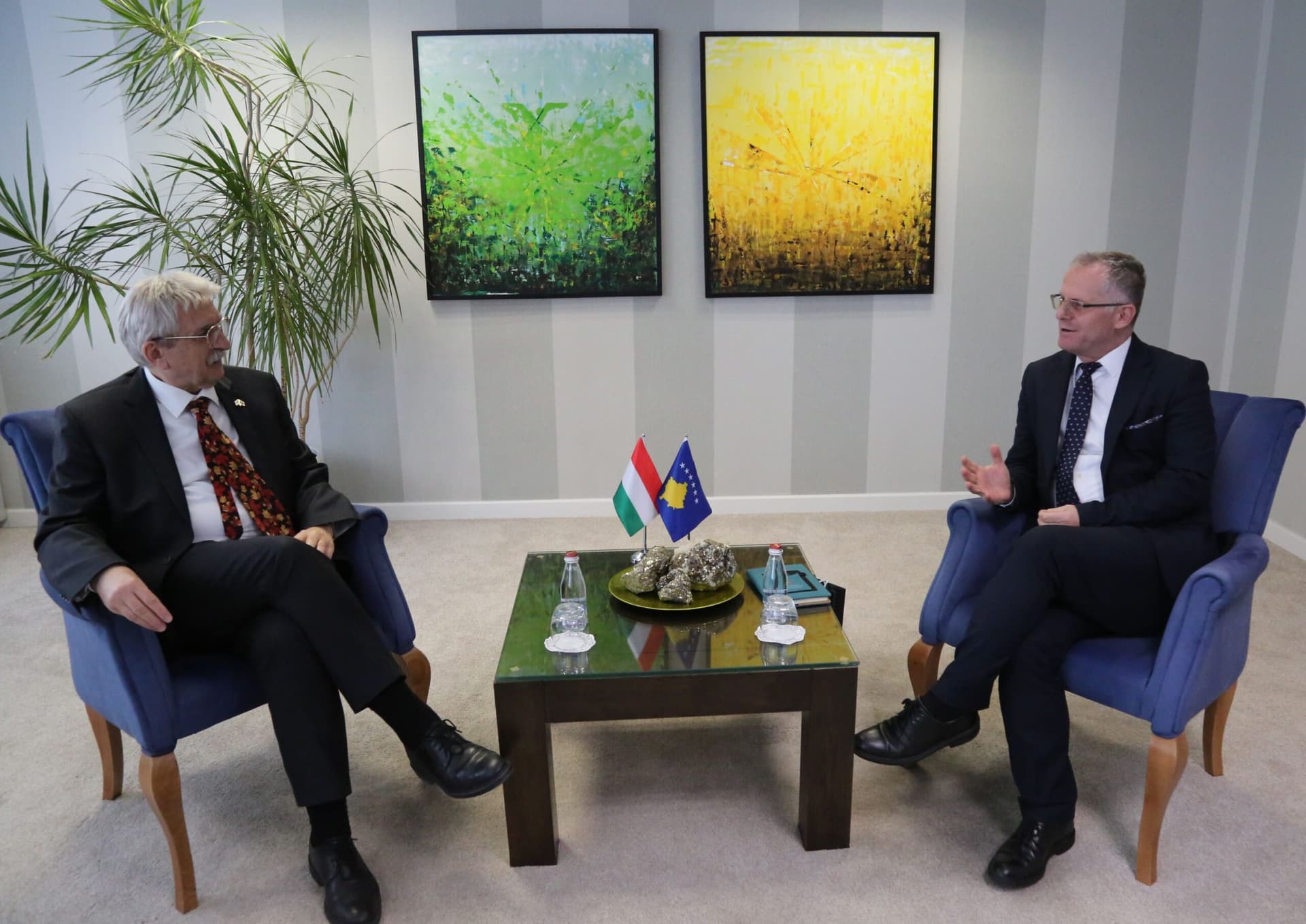 Bislimi priti në takim ambasadorin e ri të Hungarisë, Bela Bozsik