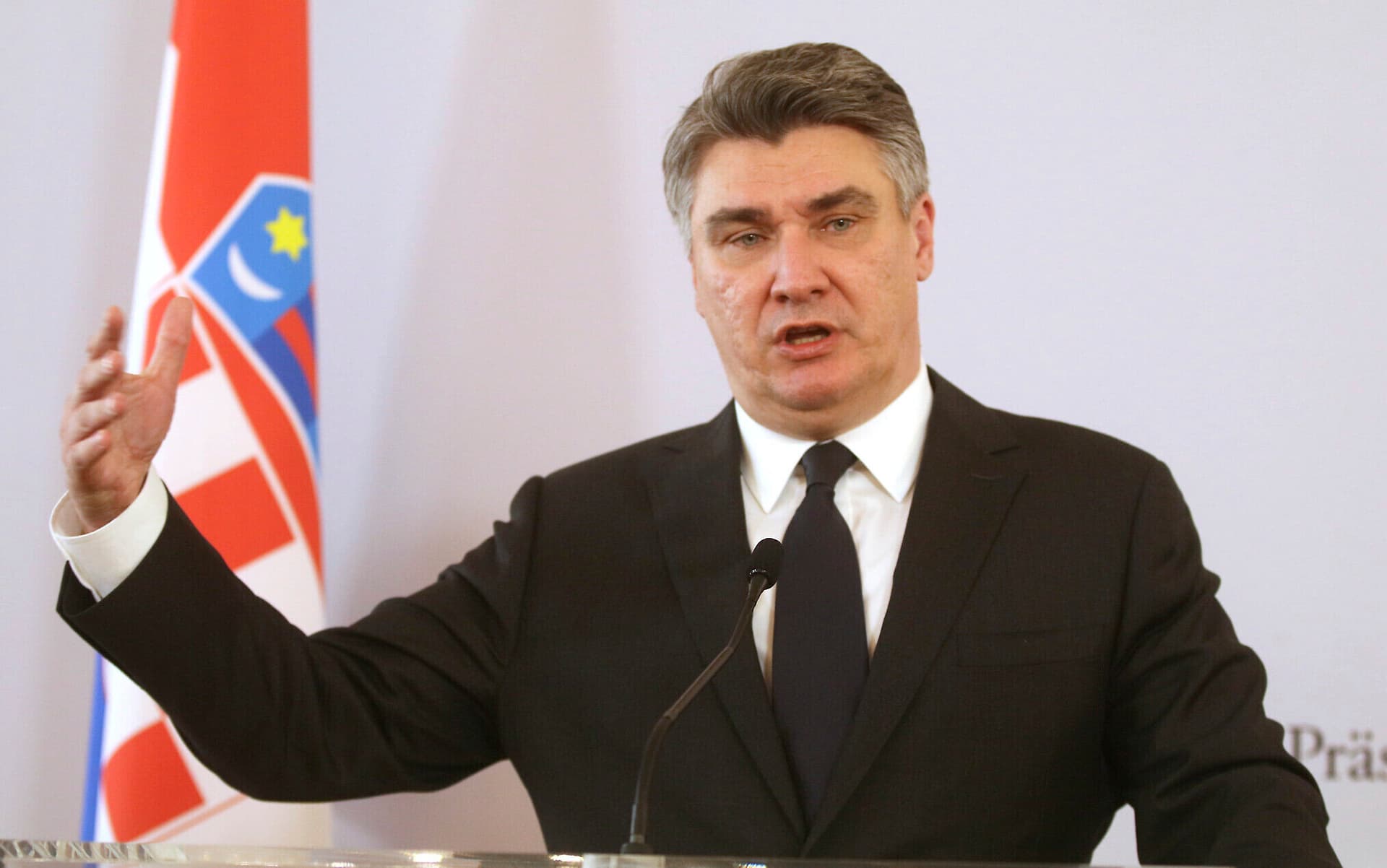 Presidenti kroat: Vuçiq na ka borxh një përgjigje konkrete për sulmin në veri të Kosovës