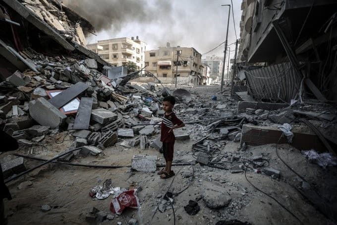 Të paktën 21 palestinezë të vrarë në sulmet ajrore izraelite në Rripin e Gazës