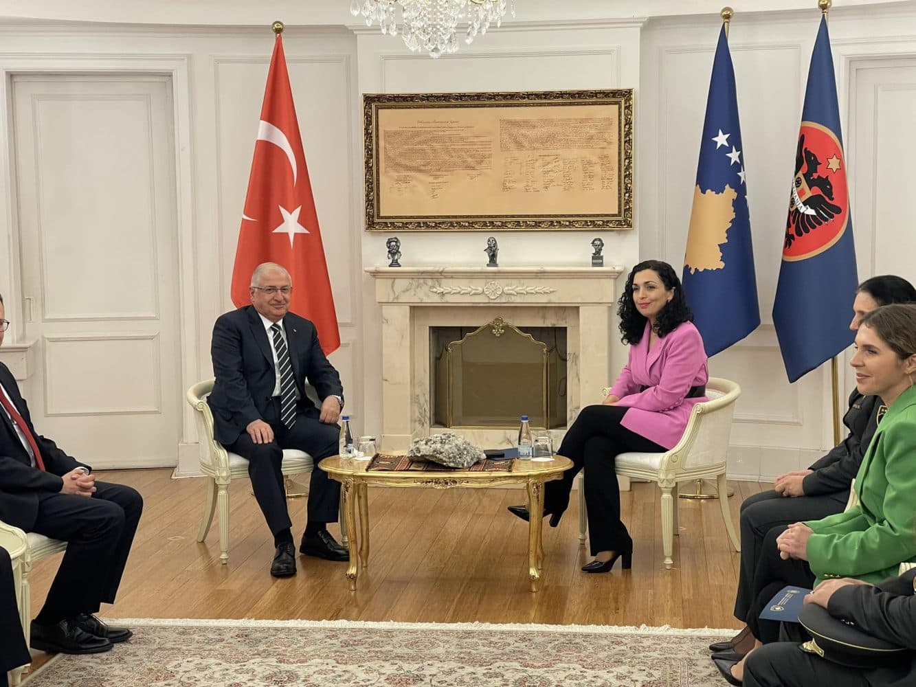 Presidentja Osmani takohet me ministrin e Mbrojtjes të Turqisë, Yasar Guler