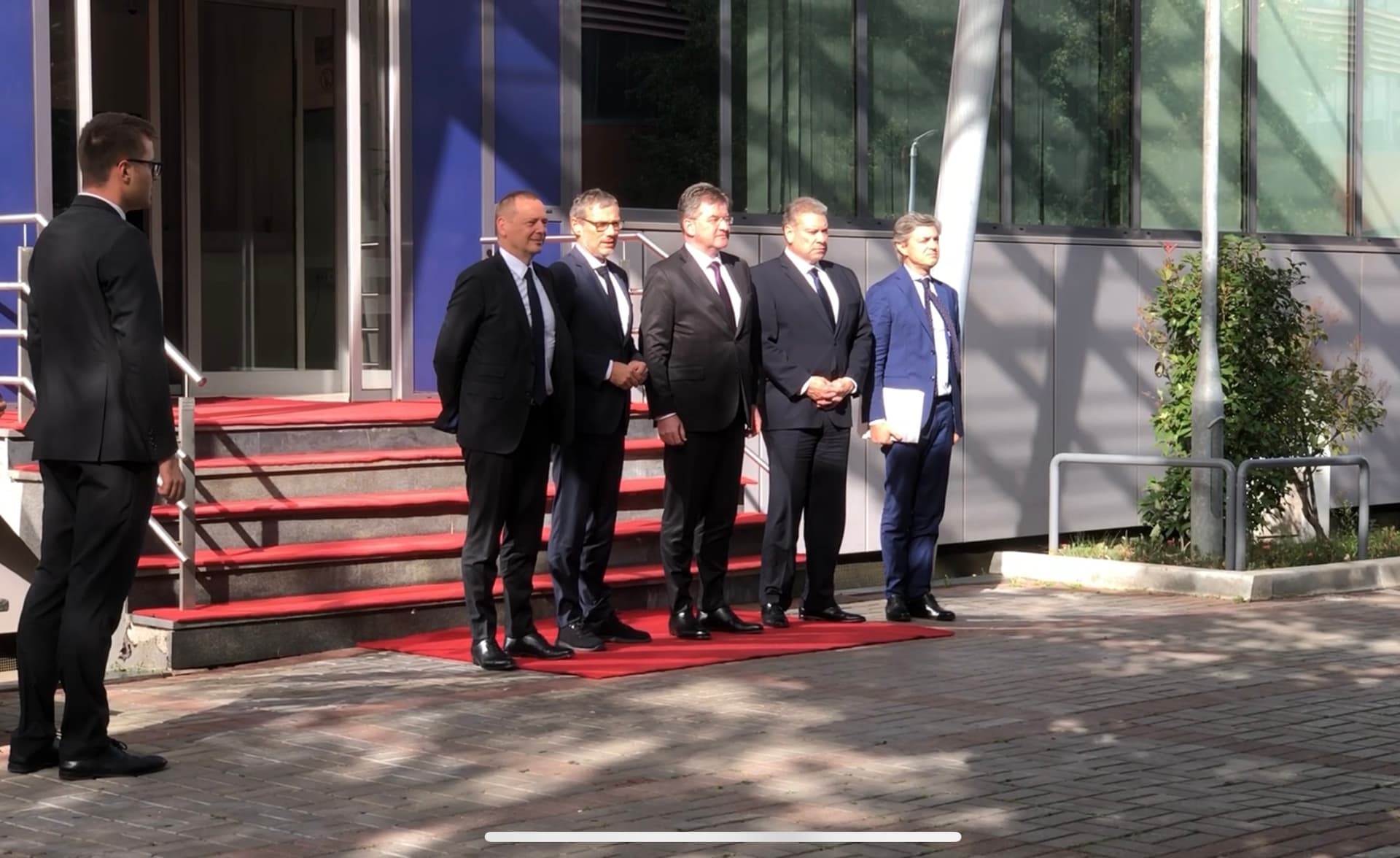 Lajçak pyetet për akuzat e Kurtit se po i mban anën Serbisë, reagon Këshilltari i Kancelarit Scholz