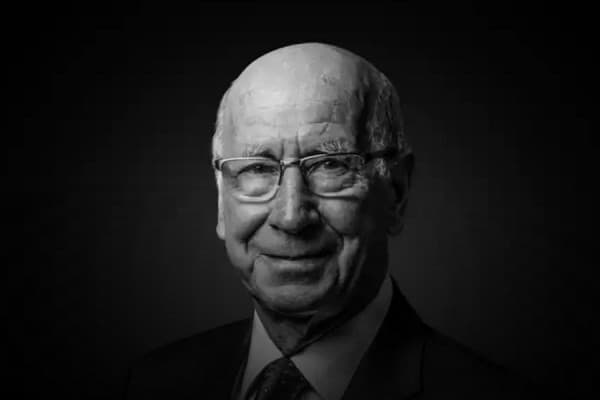 Futbolli anglez në zi, vdes Sir Bobby Charlton