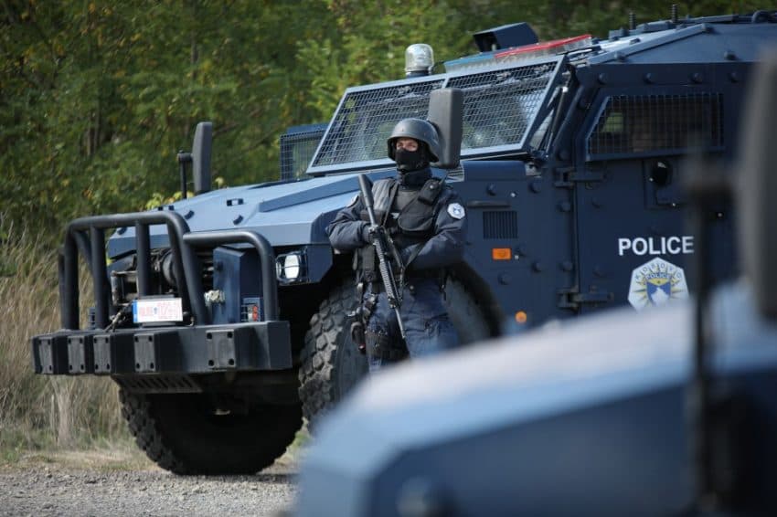 Policia bastis shtatë lokacione në veri, këto janë armët dhe pajisjet që u sekuestruan