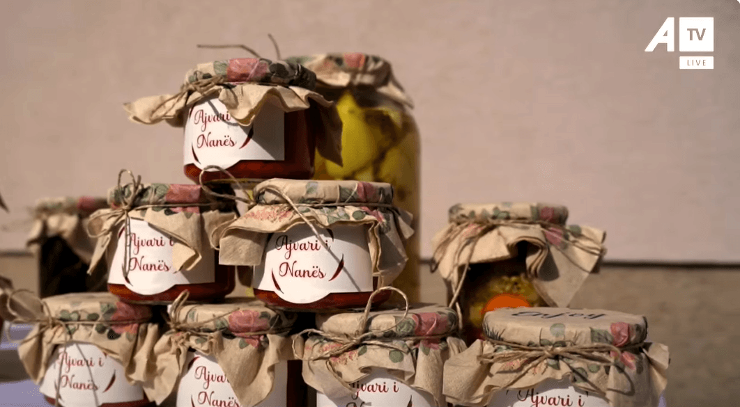 Receta e ajvarit tradicional me speca të pjekur