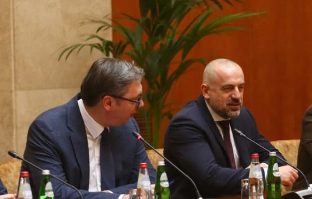 “Serbët e veriut do ta paguajnë çmimin”: Një reagim i ashpër në Serbi pas lirimit të Radoiçiqit