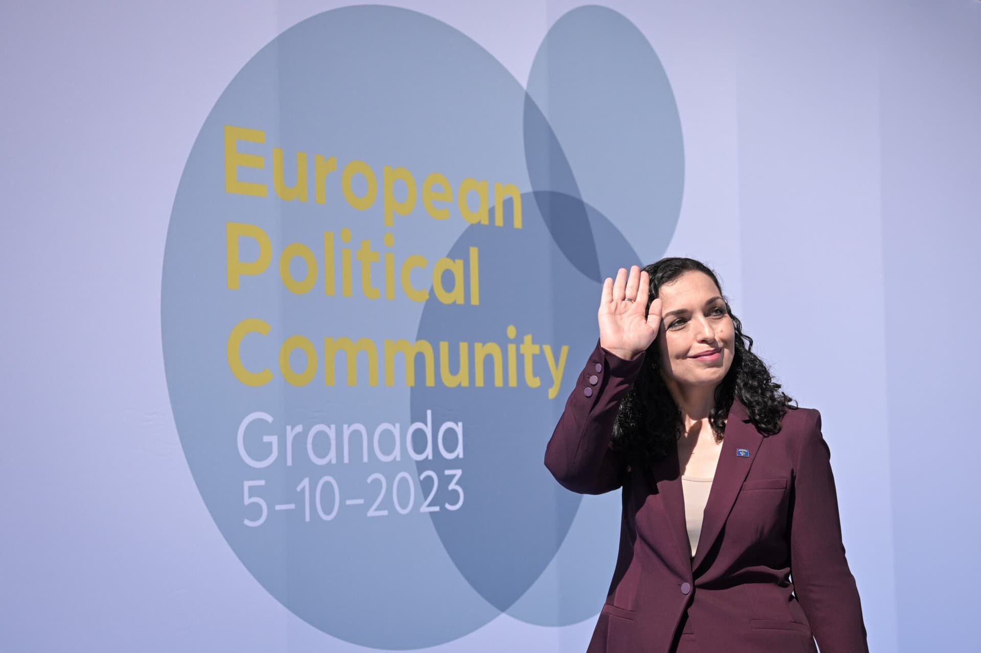 Spanja s’e njeh pasaportën e Kosovës, si udhëtoi Vjosa Osmani atje? Çfarë thonë nga Presidenca