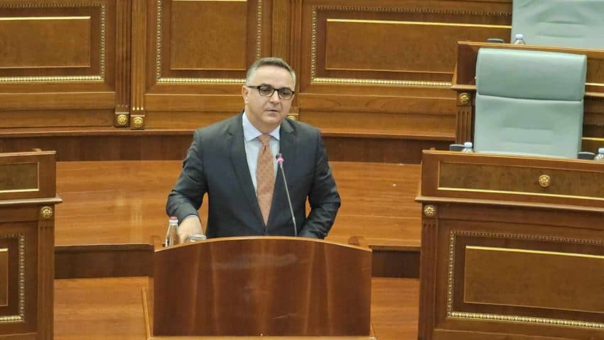 VV-ja e bojkoton edhe seancën e veçantë të opozitës – Tahiri: Kjo është frikë për t’u ballafaquar me realitetin