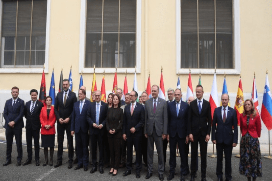 ​Daçiq bojkoton foton familjare në Tiranë, raportohet për debate me ministren gjermane