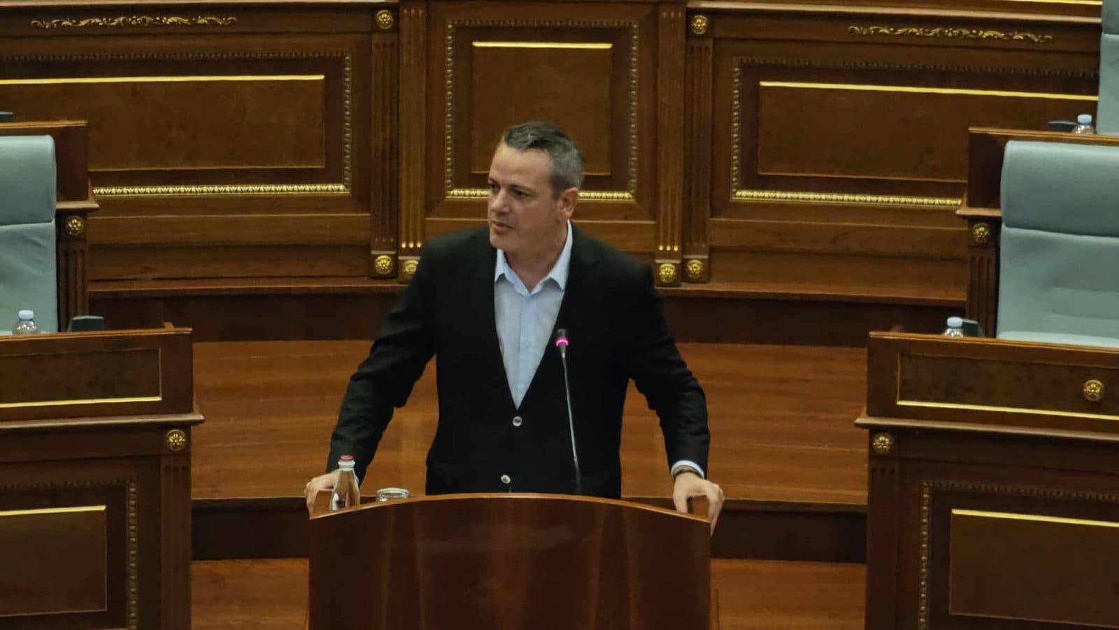 Gashi: Kurti përdori dhunë brenda e jashtë Kuvendit për Asociacionin dhe në fund e pranoi