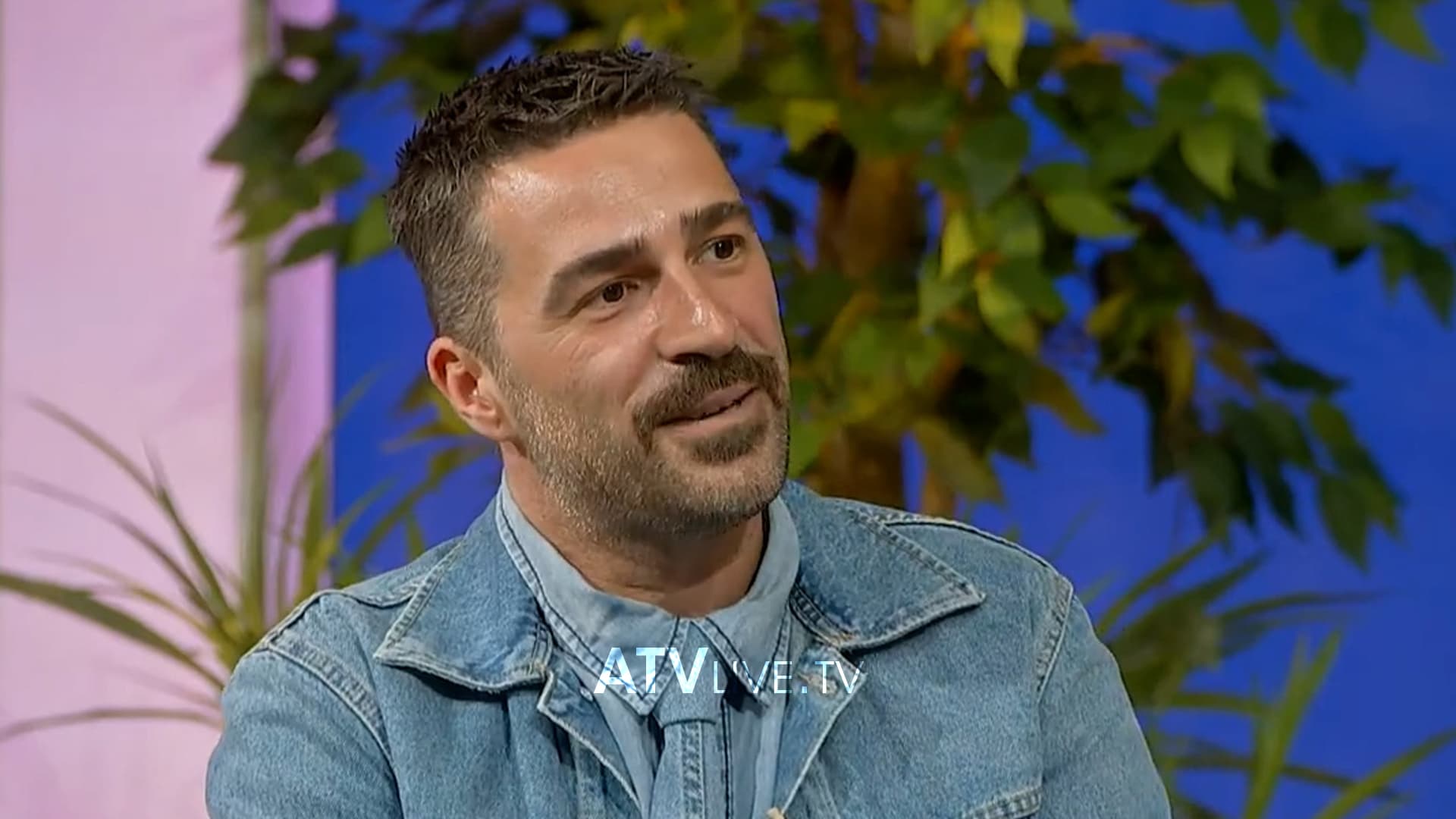 Nga sulmi epileptik që e la në koma një javë e deri tek dedikimi më i bukur që i kushtoi gruas