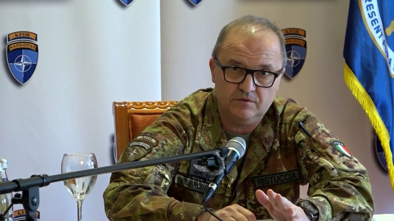 Komandanti i KFOR-it paralajmëron përforcime shtesë