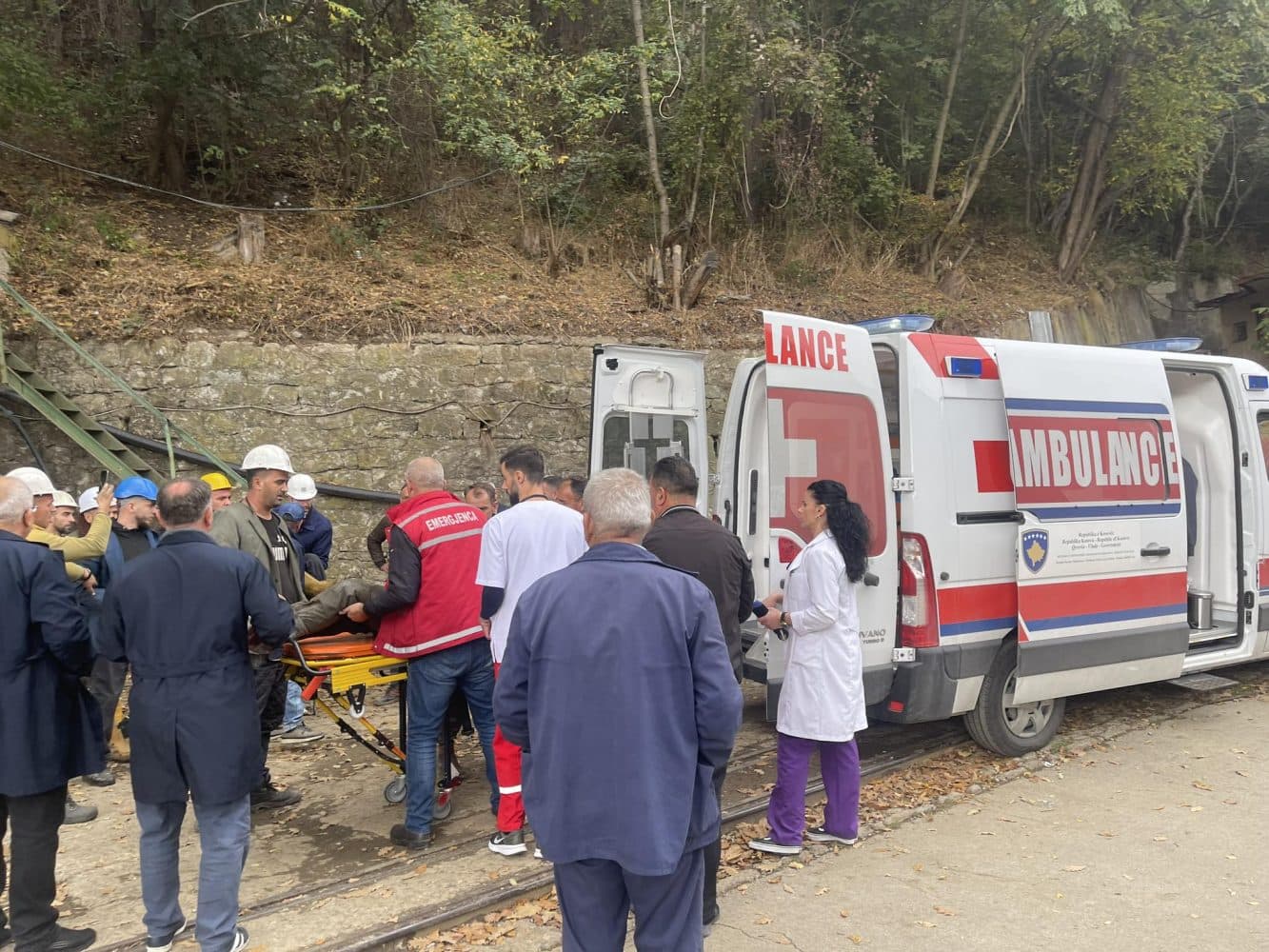 Dy minatorëve u përkeqësohet gjendja shëndetësore, dërgohen në Emergjencë – greva vazhdon