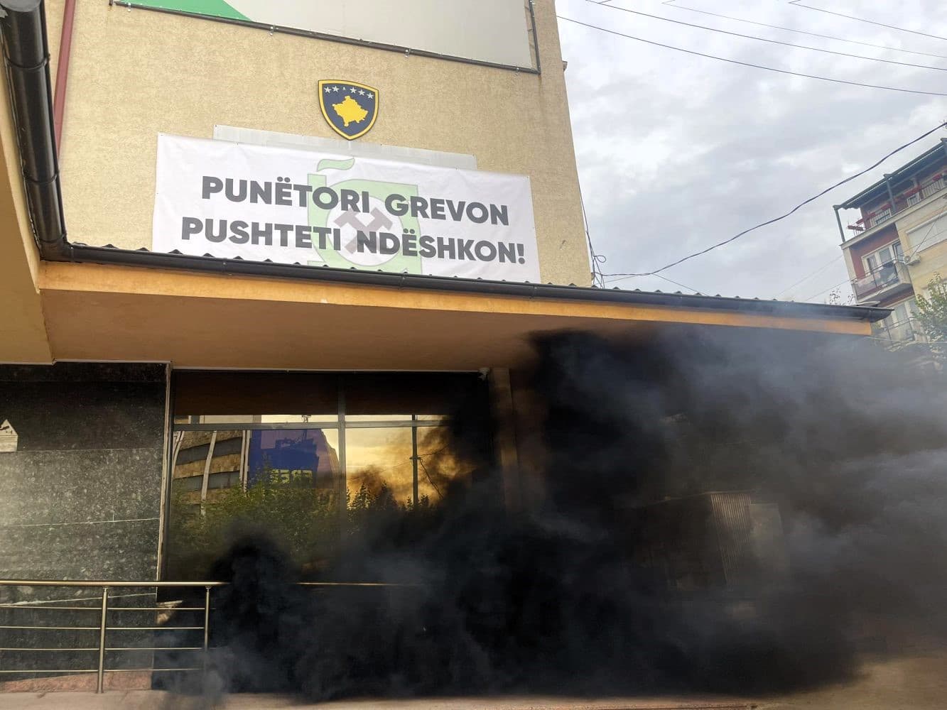 PSD-ja me aksion para Ministrisë: Punëtori grevon, pushteti ndëshkon