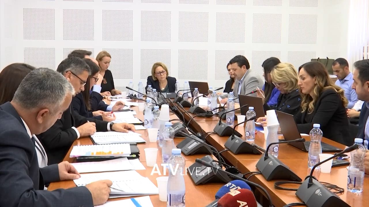 800 mijë euro i kanë kushtuar buxhetit 129 punonjësit serbë pa shkuar fare në punë