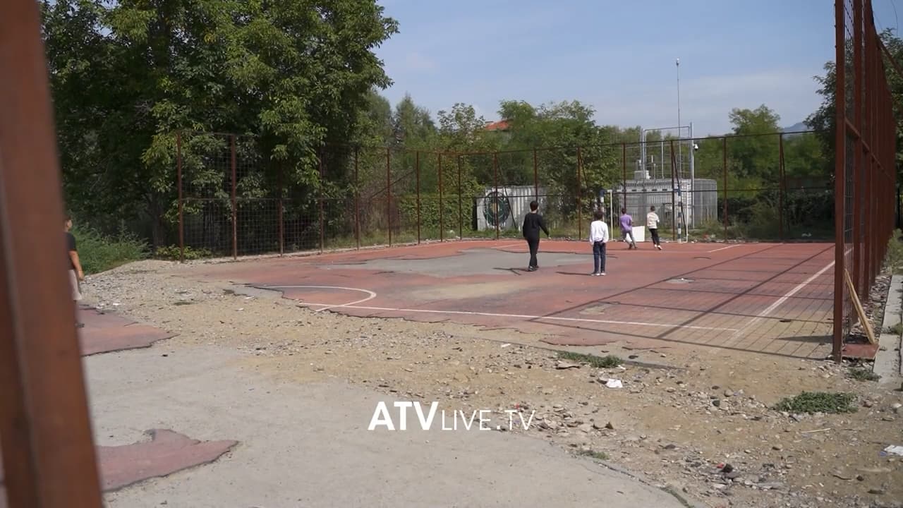 Nxënësit e shkollës fillore “Eqrem Çabej” në Mitrovicë nuk kanë sallë për edukatë fizike