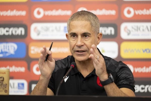Sylvinho flet para ndeshjeve me Çekinë e Bullgarinë
