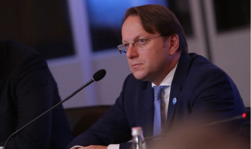 Varhelyi e konsideron lajm të mirë liberalizimin e vizave për serbët e Kosovës që kanë pasaportë serbe