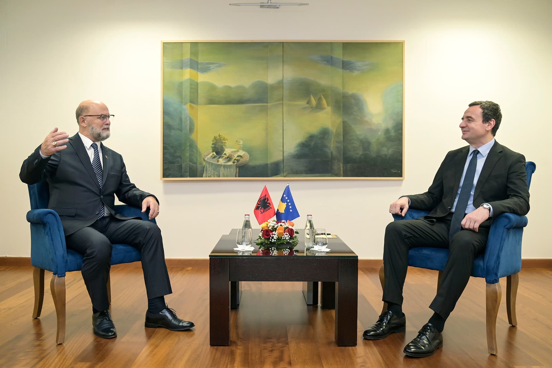 Kryeministri Kurti u takua me ambasadorin e ri të Shqipërisë, Petrit Malaj