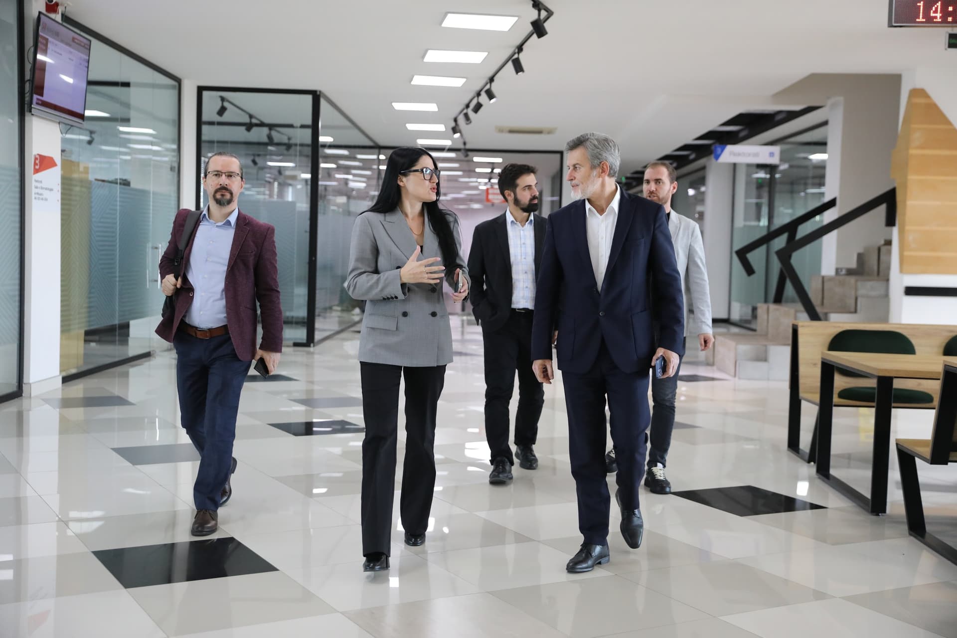 Drejtuesit e Institutit Kanadez të Teknologjisë vizitojnë Kolegjin AAB, fokusi në thellimin e bashkëpunimit