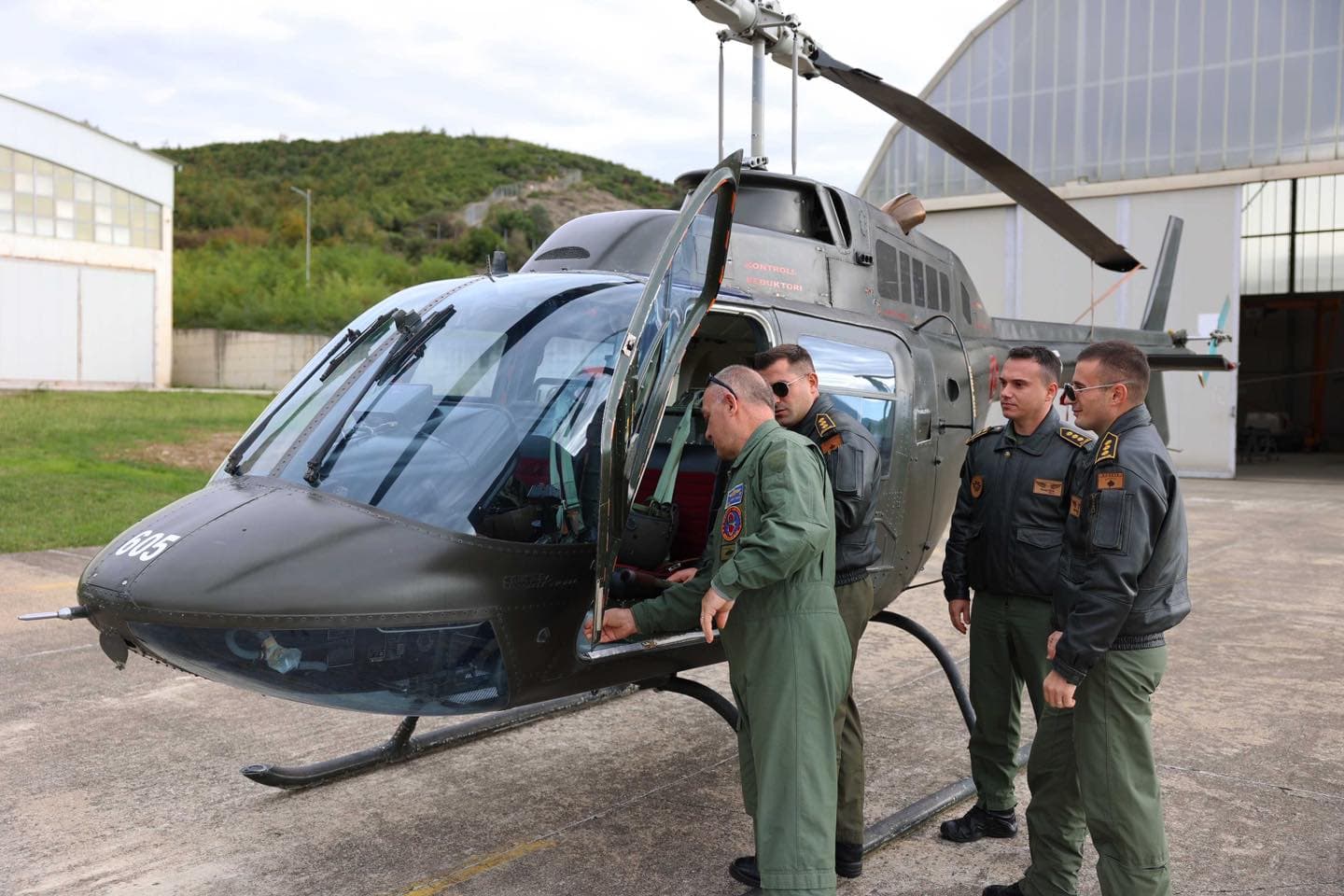 Pilotët e FSK-së nisin programin rifreskues të fluturimit në Shqipëri