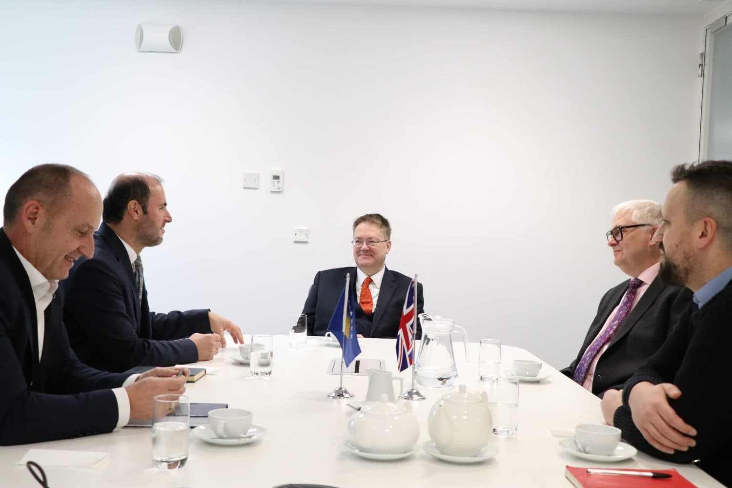 Murtezaj kërkon nga Abbott që ambasada ta mbështesë ATK-në në rekrutimin e punonjësve të rinj