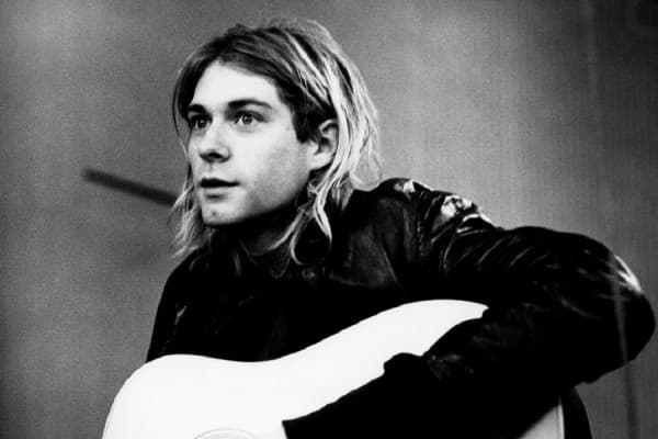 Kitara e Kurt Cobain u shit për më shumë se një milion e gjysmë dollarë