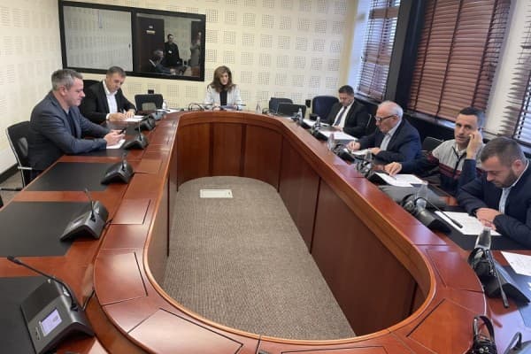 ​Komisioni për mbikëqyrjen e AKI-së mbahet me dyer të mbyllura