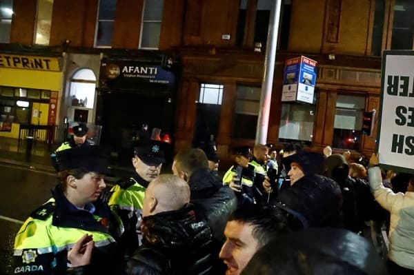 Trazirat në Dublin: 34 persona të arrestuar pas protestave të dhunshme në qytet pas therjeve me thikë