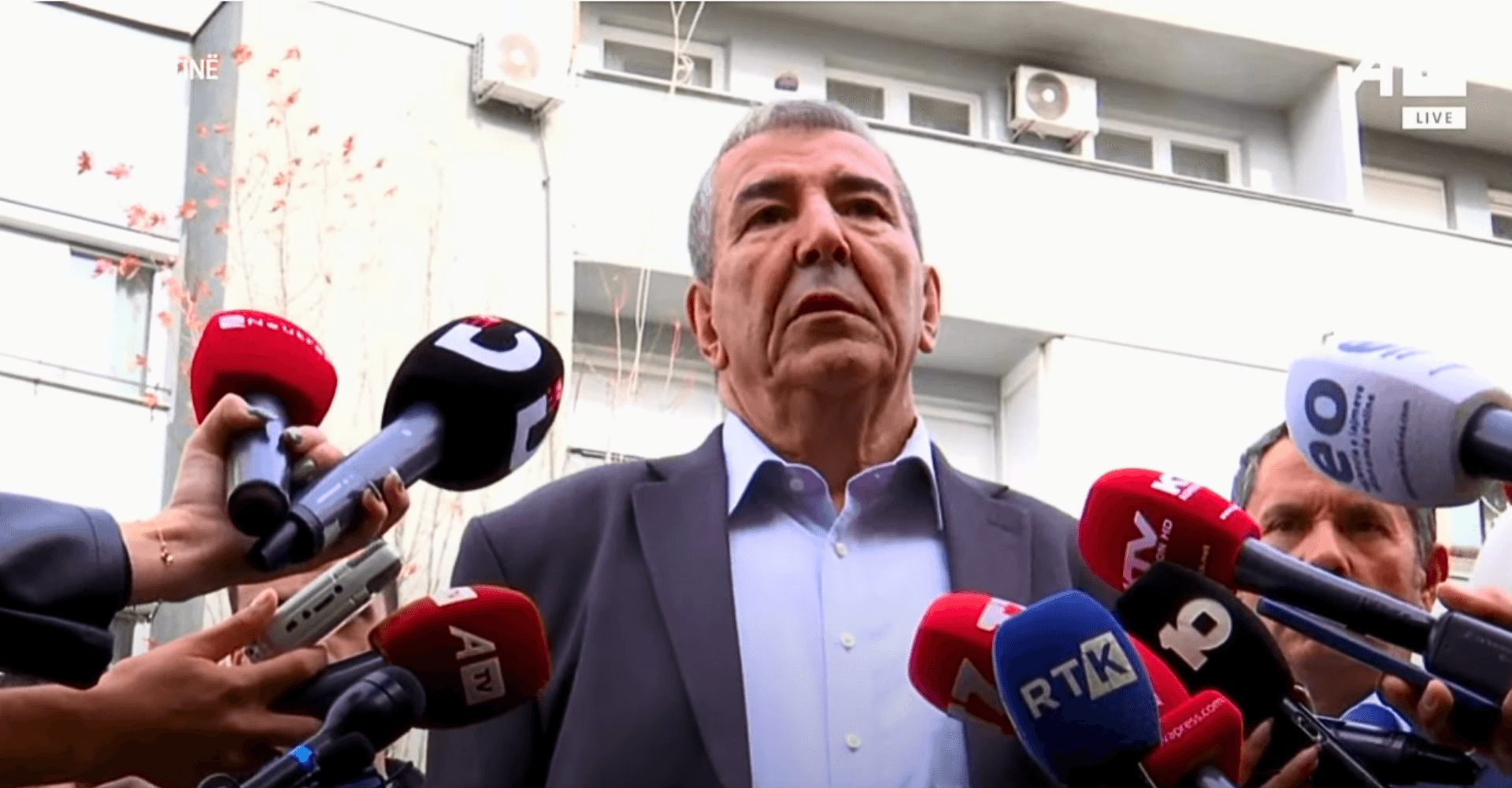 Prindërit e Deharit kërkojnë shkarkimin nga rasti dhe ndjekjen penale të prokurorit që kërkoi intervistimin e Haxhiut