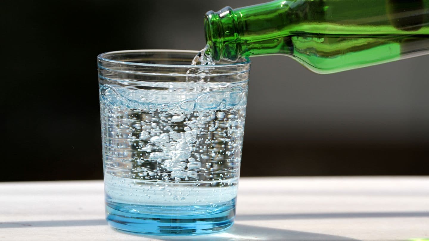 A është uji me gaz i dëmshëm apo i shëndetshëm për sistemin tretës?