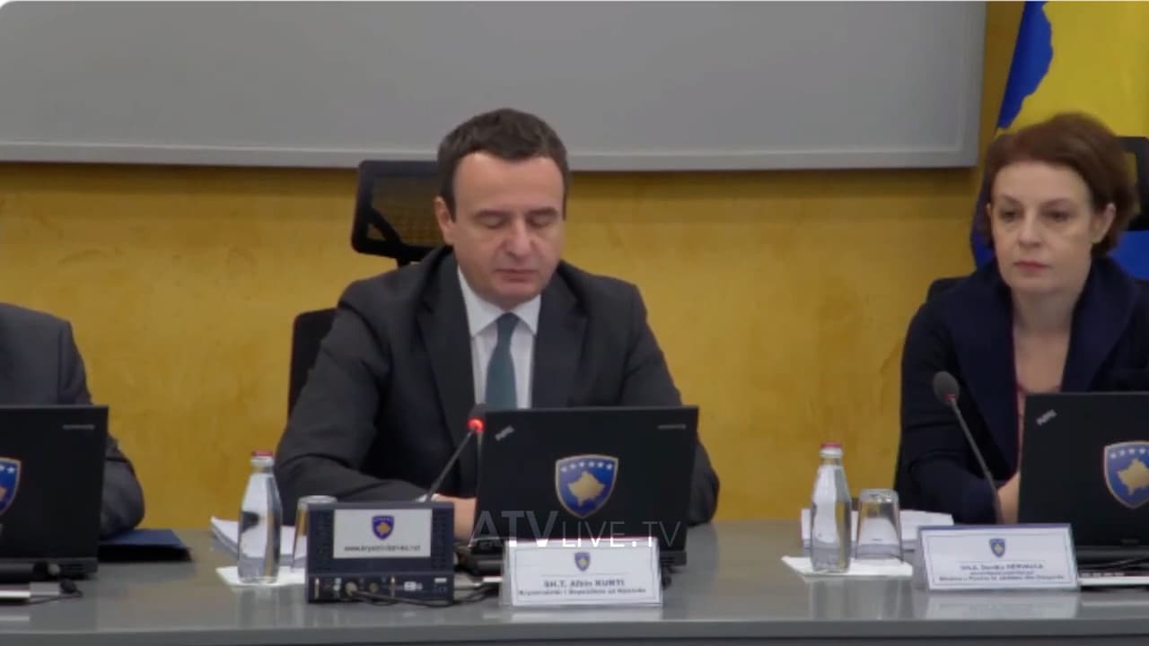 Kurti: Heshtja ndërkombëtare për rastin e djegies së pronës së nënkryetares së Zveçanit sa shkon e bëhet më shurdhuese