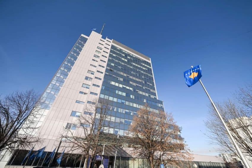 Masat e BE-së s’hiqen as sivjet – Analistët e kritikojnë Qeverinë: S’po zbaton rekomandimet, humbim mbi 500 milionë €