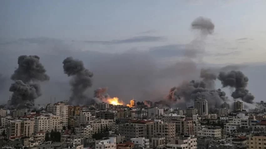 Arrin në 8 mijë e 796 numri i të vrarëve në Gaza, më shumë se gjysma janë fëmijë dhe gra