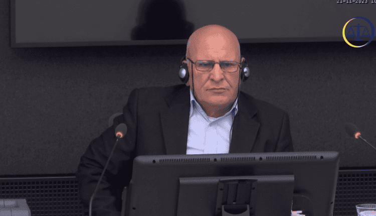 Dëshmitari Zijadin Hoxha shpjegon pamjet që i kishte xhiruar gjatë luftës më 1999