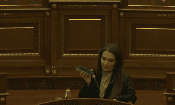 Deputetja e PDK-së ia lëshon një incizim Kurtit nga 2011-ta: A po e njeh veten?